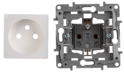 GNIAZDO POJEDYNCZE LE-764540 Niloe 230V 16A LEGRAND-1347038