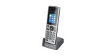 Grandstream DP722 – słuchawka DECT IP – widok pod kątem z ładowarką.jpg
