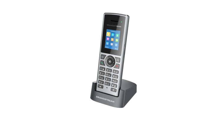 Grandstream DP722 – słuchawka DECT IP – widok pod kątem z ładowarką.jpg