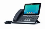 Yealink SIP-T57W – telefon IP – widok pod kątem.jpg