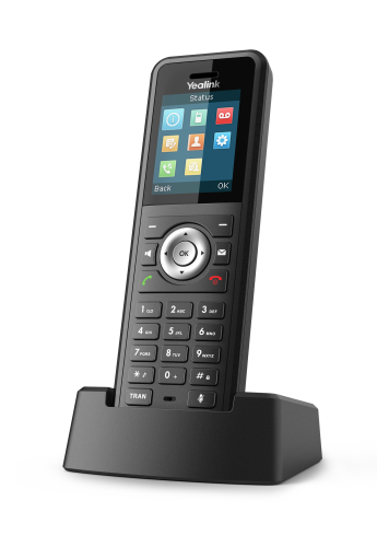 Yealink W59R – pancerna słuchawka DECT – widok pod kątem z bazą.png